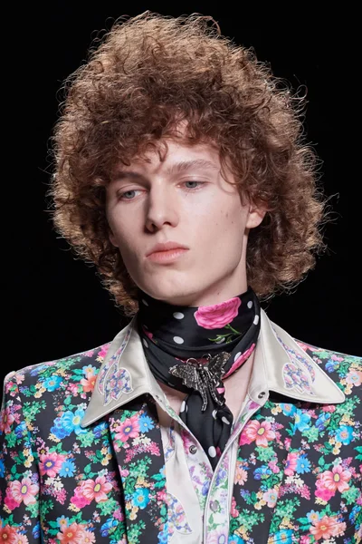 Look 70